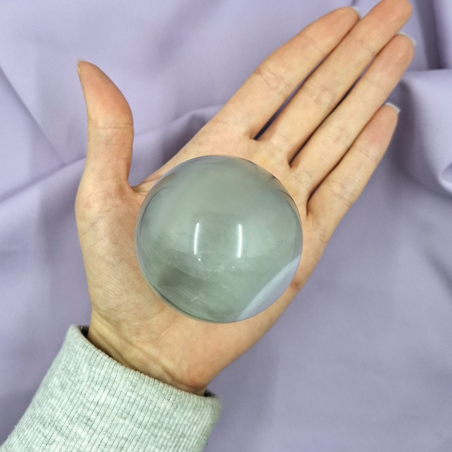 Laventelifluoriitti kivipallo