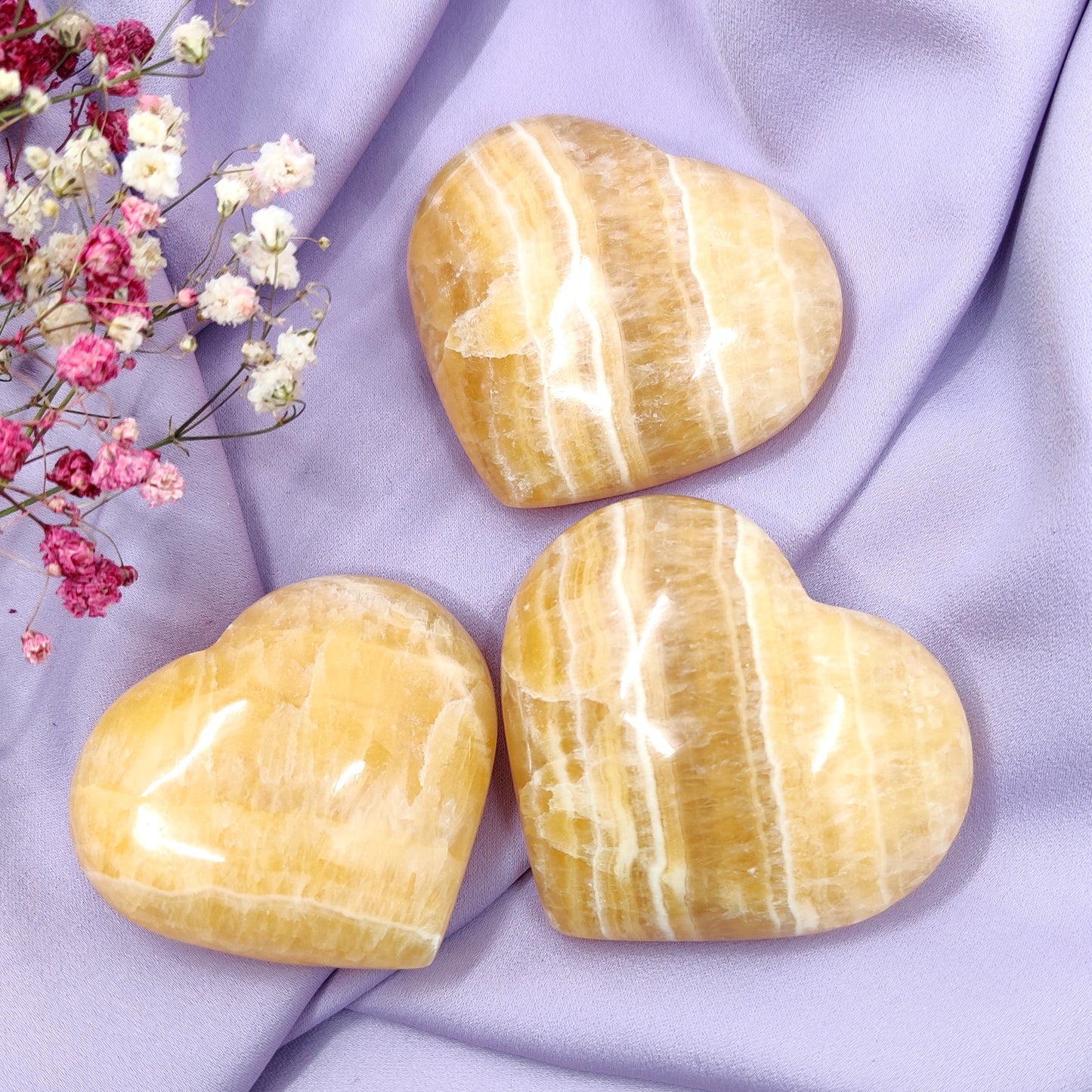 Raidallinen oranssi kalsiittisydän