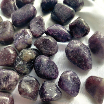 Violetit hiotut lepidoliitit rauhoittumiseen ja palautumiseen