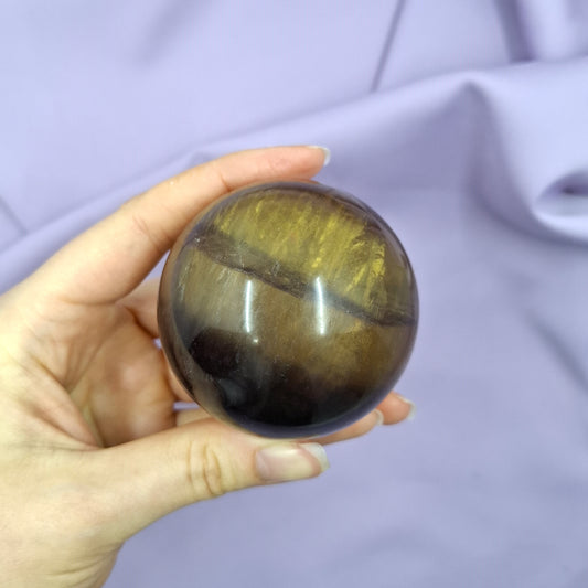 Keltainen fluoriittikuula