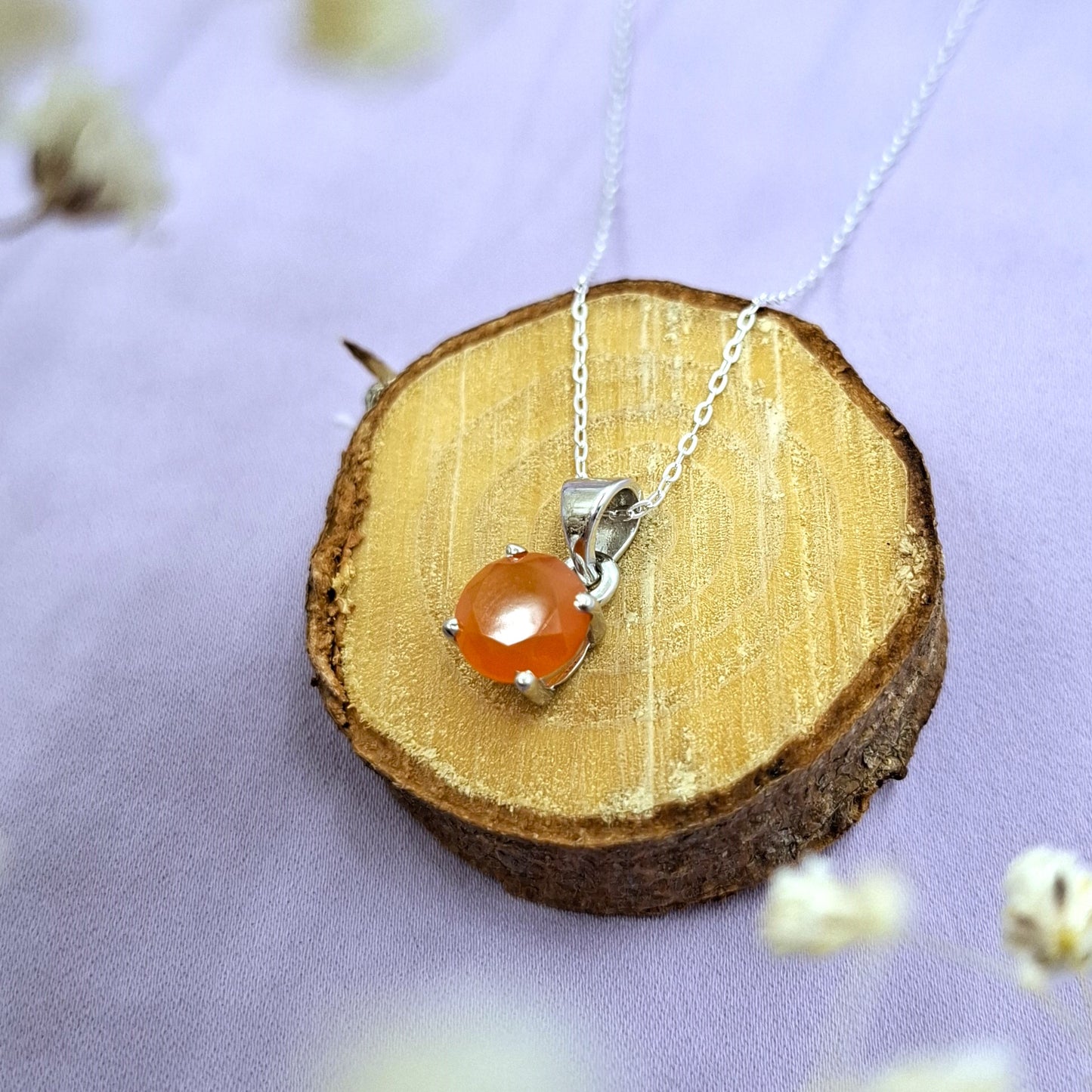 Hiottu karneoliriipus