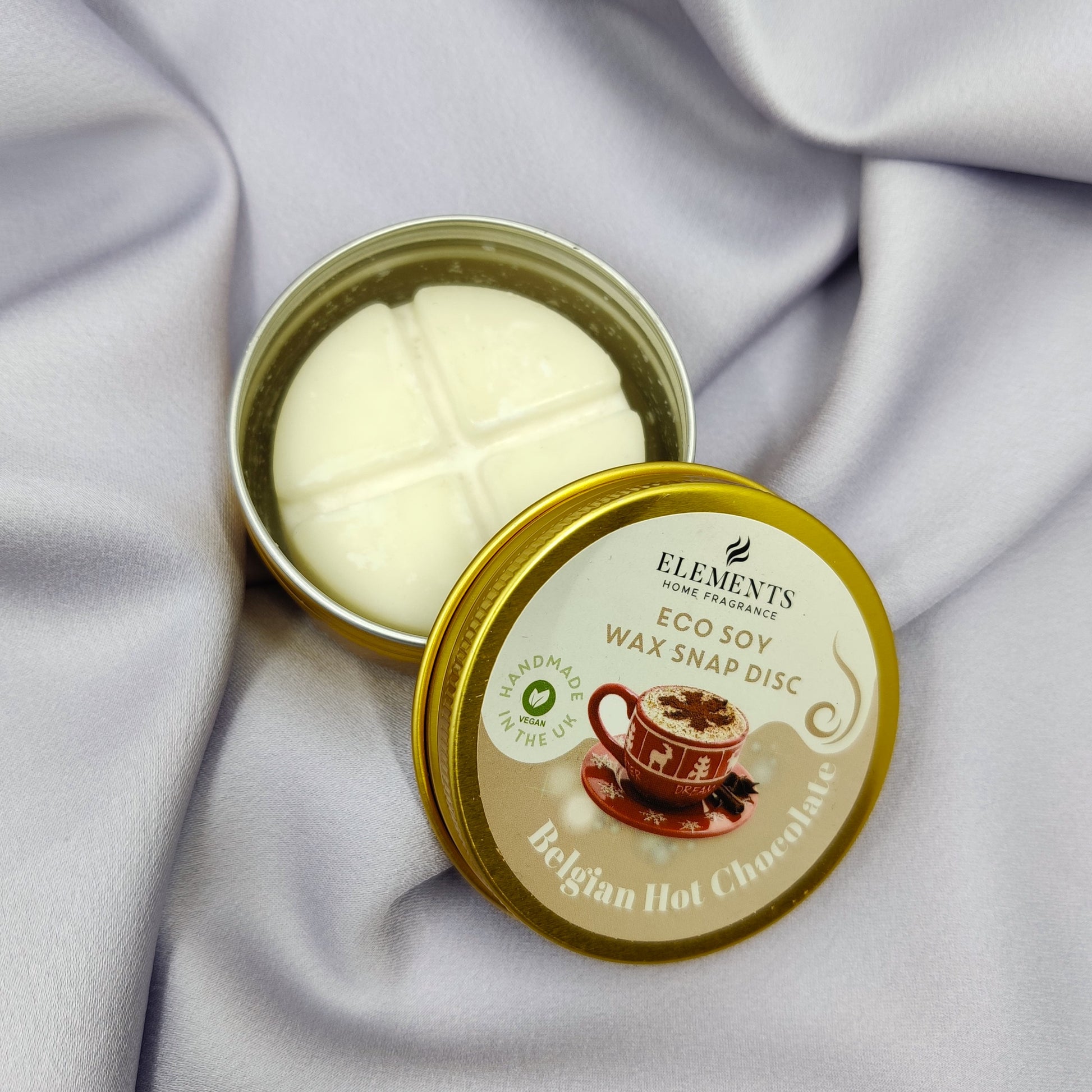 Kaakaon tuoksuinen tuoksuvahapurkki violetilla taustalla