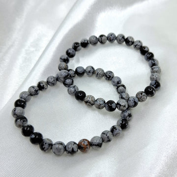 Lumihiutaleobsidiaani helmirannekoru 6mm