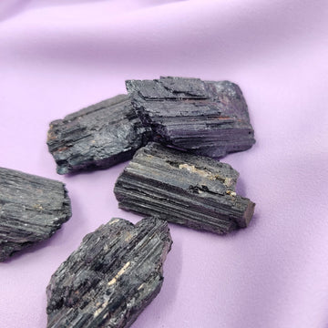 Musta turmaliini raakapala