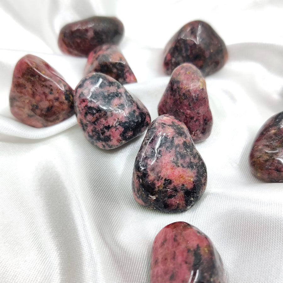 Rodoniitti - sydämen voimaa ja rauhaa vaikeisiin hetkiin