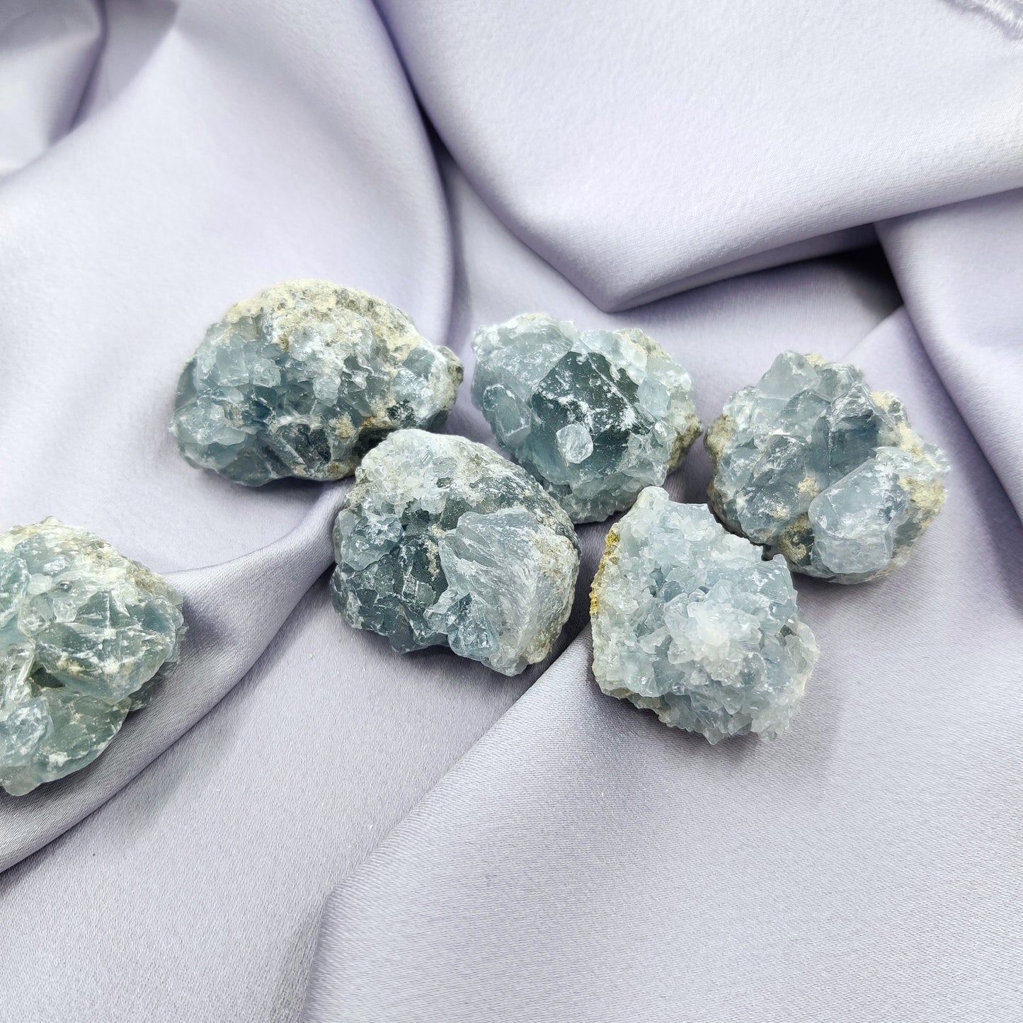 Selestiittiryväs - rauhoittava kivi kotiin