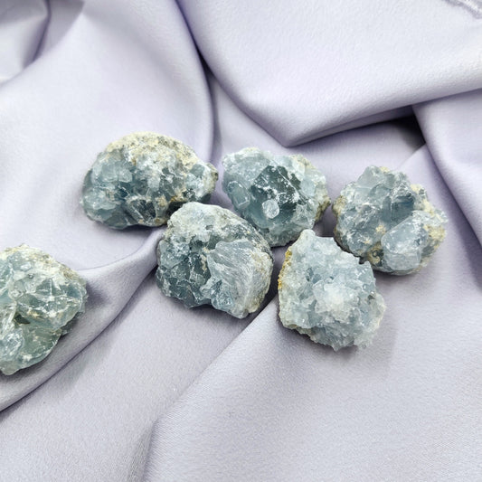 Selestiittiryväs - rauhoittava kivi kotiin