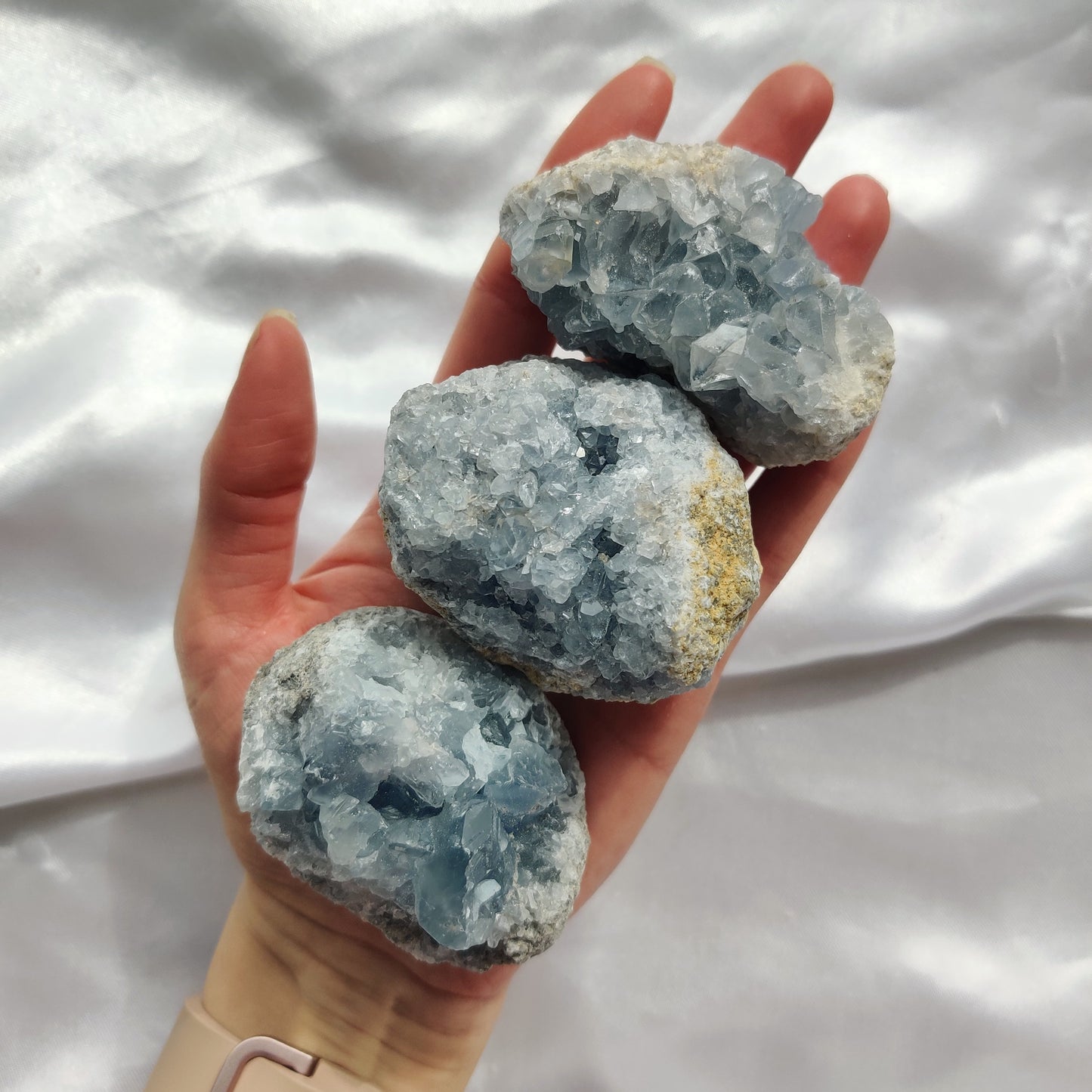 Selestiittiryväs - rauhoittava kivi kotiin