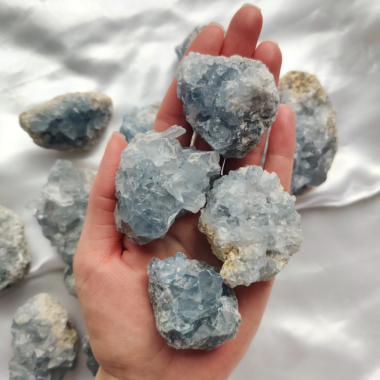 Selestiittiryväs - rauhoittava kivi kotiin