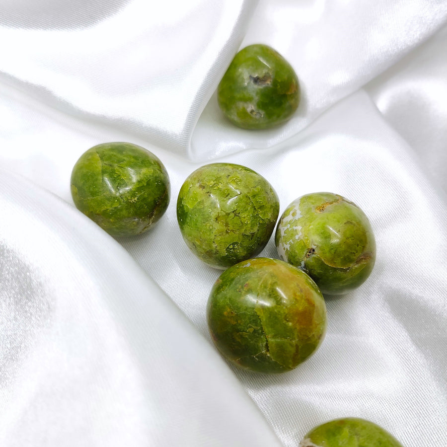 Vihreä opaali - lohtua sydämelle ja voimaa jatkaa eteenpäin